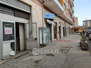 Negozio/Locale commerciale in Affitto in a Frosinone