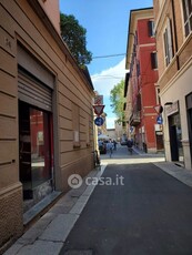 Negozio/Locale commerciale in Affitto in Piazza della Cittadella a Piacenza