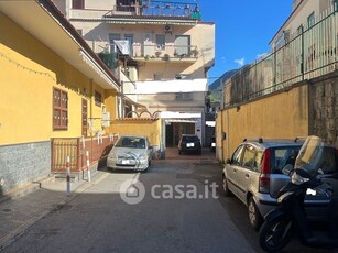 Negozio/Locale commerciale in Affitto in Via Caio Longinio Prisco a Castellammare di Stabia