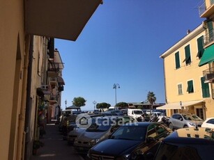 Negozio/Locale commerciale in Affitto in Via Cristoforo Colombo a Ventimiglia
