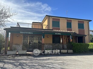 Negozio/Locale commerciale in Affitto in Via Ragone a Ravenna
