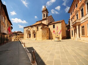 Palazzo / Stabile in vendita a San Quirico d'Orcia