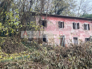 Rustico / Casale in vendita a Montegrotto Terme - Zona: Turri