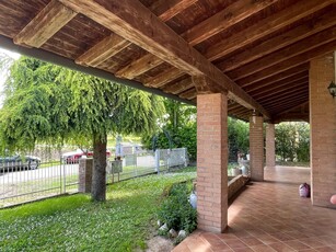 SPAZIOSA CASA INDIPENDENTE CON GIARDINO Palazzolo dello Stella