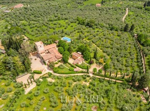 Splendida villa fiorentina del XV secolo in vendita con dependance e terrazza panoramica da cui si scorge il Duomo di Firenze