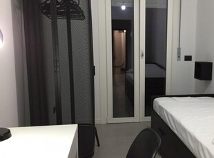 Stanza in affitto in appartamento con 3 camere da letto, Bovisa Milano