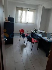 Ufficio in ottime condizioni in affitto a Pomezia