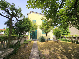 Villa Bifamiliare in vendita a Este - Zona: Este - Centro