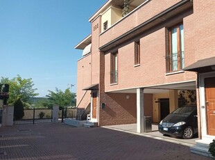 Villa bifamiliare in vendita a Sassuolo