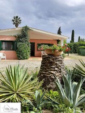 VILLA CON GIARDINO A PORTOFERRAIO