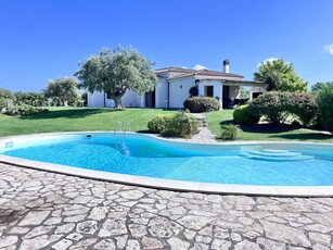 Villa con piscina privata e vista mare