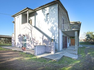 Villa con terrazzo, Viterbo periferia