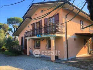 Villa in Affitto in Via Santa Caterina a Massa