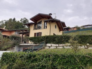 villa in vendita a Laveno Mombello