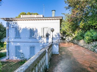Villa in vendita a Livorno Montenero