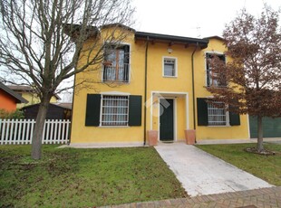 Villa in vendita a Suzzara