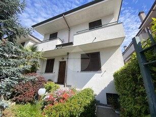 Villa in vendita a Vittuone