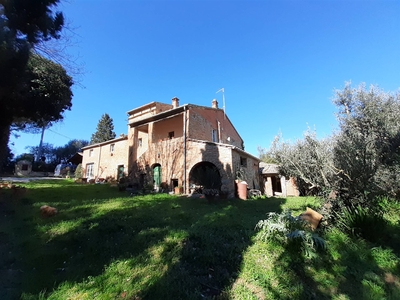 Rustico casale in vendita a Foiano Della Chiana Arezzo