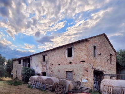 Rustico da ristrutturare a Colli del Tronto