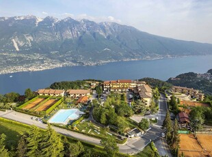 Appartamento in hotel con vista laterale sul lago