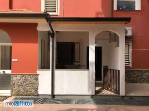 Bilocale arredato con terrazzo Fronti