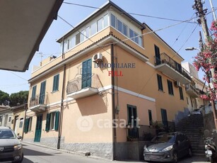 Casa Bi/Trifamiliare in Vendita in Via Bellini 1 a Messina