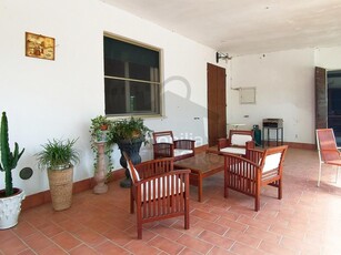 Casa indipendente in vendita a Borghi