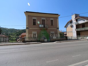 Casa Indipendente in Vendita a Teramo, zona Prima periferia, 250'000€, 400 m²