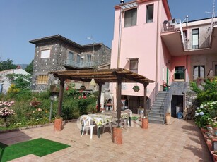 Casa indipendente in Vendita in Via Mongibello a Milo