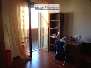 Casa Semi Indipendente in Affitto a Chieti, zona Zona Polo Università, 200€, 100 m², arredato