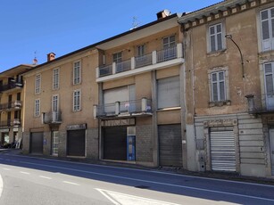 Palazzo / Stabile in vendita a San Giovanni Bianco