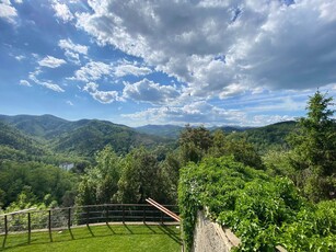 Soluzione Indipendente in vendita a Borghetto di Vara - Zona: Lago