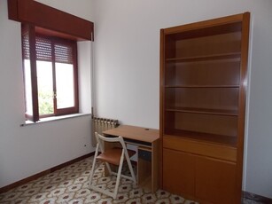 Stanza in Affitto a Catanzaro, zona Centro storico, 180€, 135 m², arredato