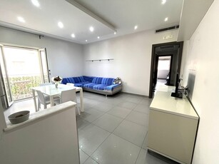 Trilocale in Affitto a Napoli, 950€, 70 m²