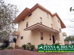 Villa a Oristano, 6 locali, 3 bagni, giardino privato, 366 m²