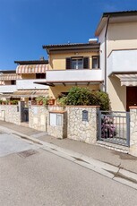 Villa a schiera in Via Il Colle 21, Crespina Lorenzana, 6 locali