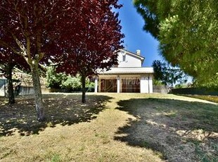 VILLA BIFAMILIARE CON GIARDINO E VISTA MARE