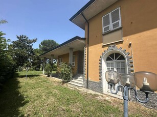 Villa con giardino a Santa Giuletta