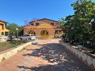 Villa con giardino in viale epipoli, Siracusa