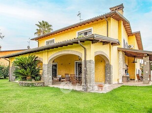 Villa in Vendita in Via Albano a San Cesareo