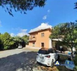 Villa in Vendita in Via Roma 46 a Castellina Marittima