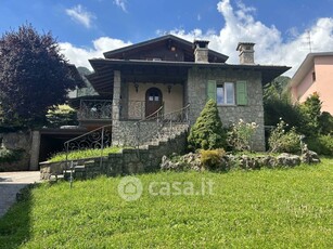 Villa in Vendita in Via San Rocco 3 a Castione della Presolana