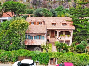 Villa in Vendita in Viale della Regione Siciliana Nord Ovest 7030 a Palermo