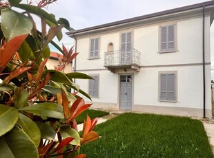 villa indipendente in vendita a Ziano Piacentino