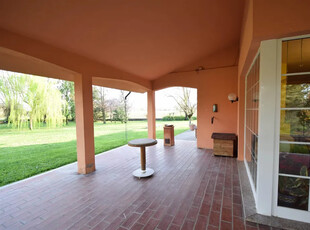 Villa singola in ottime condizioni con giardino privato di mq. 2300 e con garage