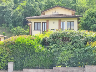 Villa singola in ottime condizioni con giardino privato di mq. 750 e con garage