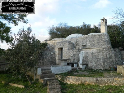 Rustico casale da ristrutturare a Ostuni