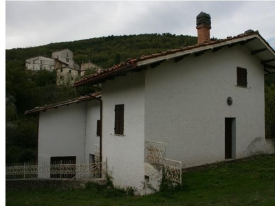 Villa in vendita a Fiastra, Frazione Trebbio