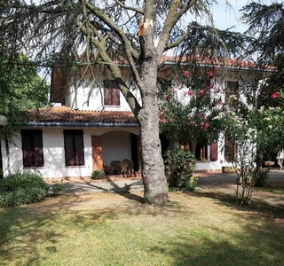 Villa in ottime condizioni in zona Rovereto a Novi di Modena