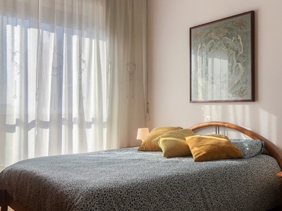 Camera favolosa in affitto in appartamento con 4 camere da letto, Maciachini